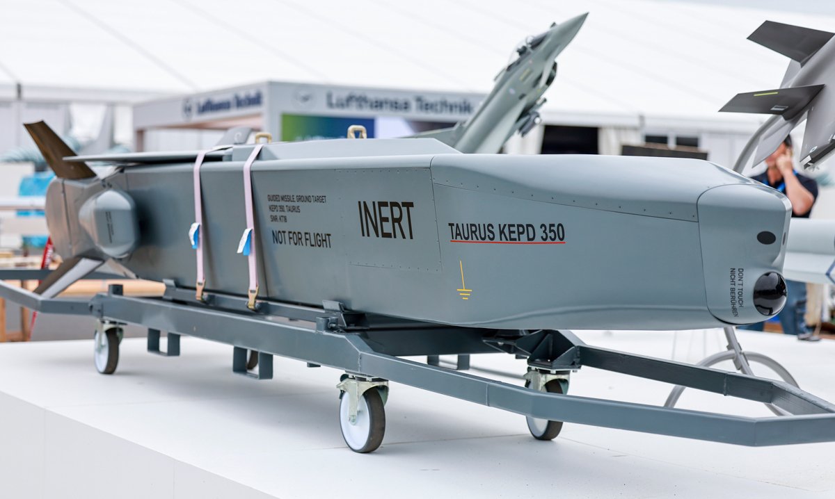 Крылатая ракета Taurus на авиасалоне ILA 2024 в Шёнефельде, Германия, 3 июня 2024 года. Фото: Hannibal Hanschke / EPA