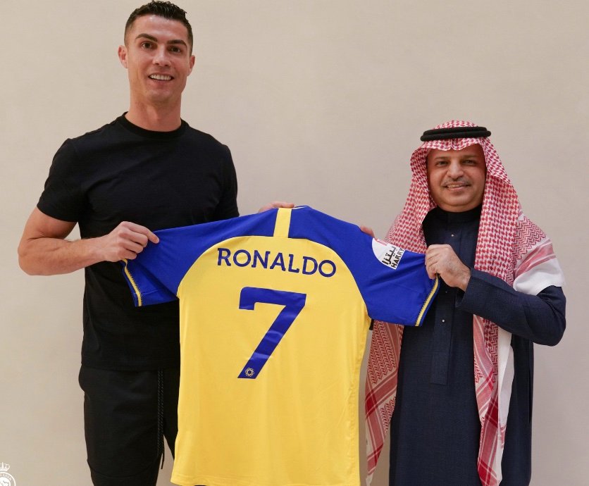 Председатель совета директоров саудовского клуба «Ан-Наср» Мусалли Аль Муаммар и Криштиану Роналду. Фото: Ан-Наср