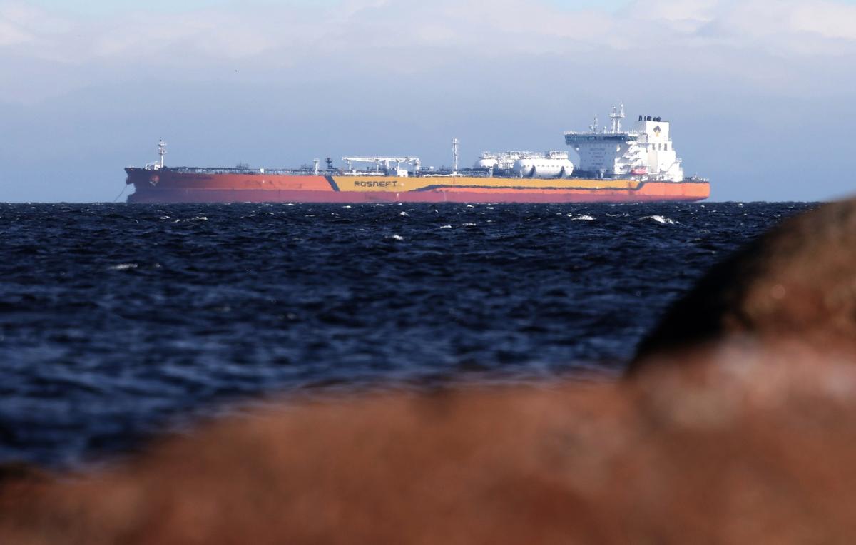 A Rosneft oil tanker in the Baltic Sea off Russia’s Leningrad region on 3 May 2025. Photo: EPA / MAXIM SHIPENKOV