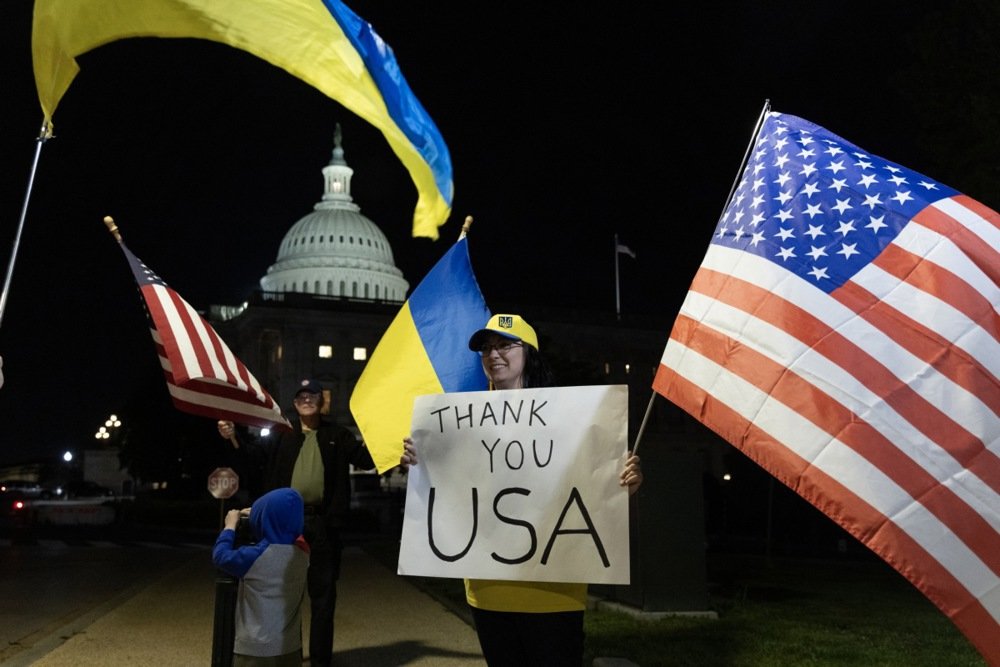 Supporters of Ukraine wave US and Ukrainian flags outside the US Capitol as the Senate passed the Ukraine aid bill on 23 April 2024. Photo: EPA-EFE/MICHAEL REYNOLDS
