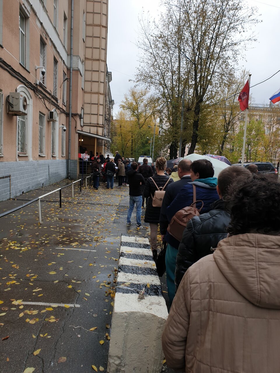 Очередь в военный комиссариат Царицынского района. Фото: Яндекс.Карты