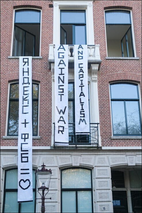 Дом Аркадия Воложа в первый день захвата. Фото: Squat!net