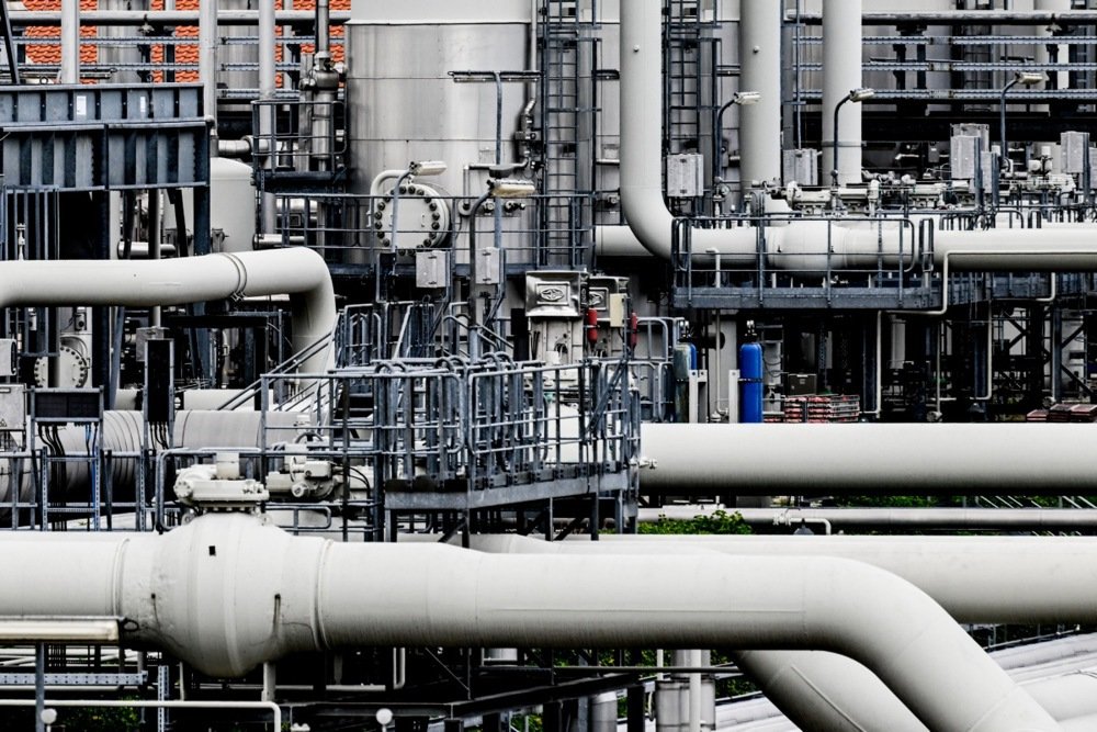 Pipes at gas compressor station in Mallnow, Germany, 11 July 2022. Photo: EPA/FILIP SINGER
