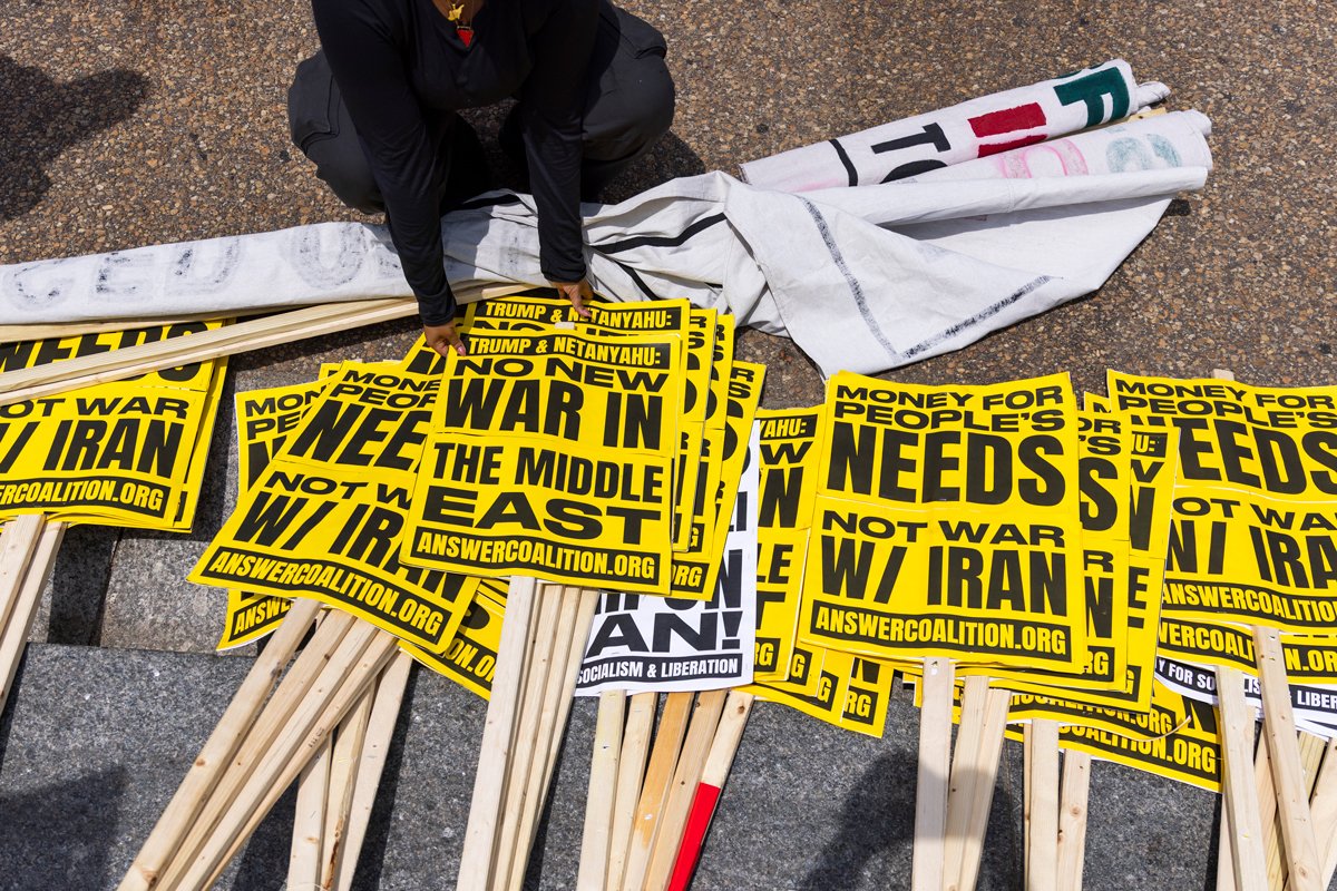 Митинг у Белого дома. Фото: Jim Lo Scalzo / EPA