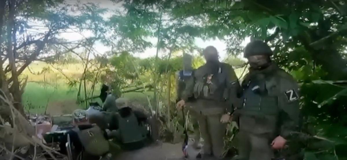 Кадр из видео, записанного служащими «Ленинградского полка». Фото: скрин видео