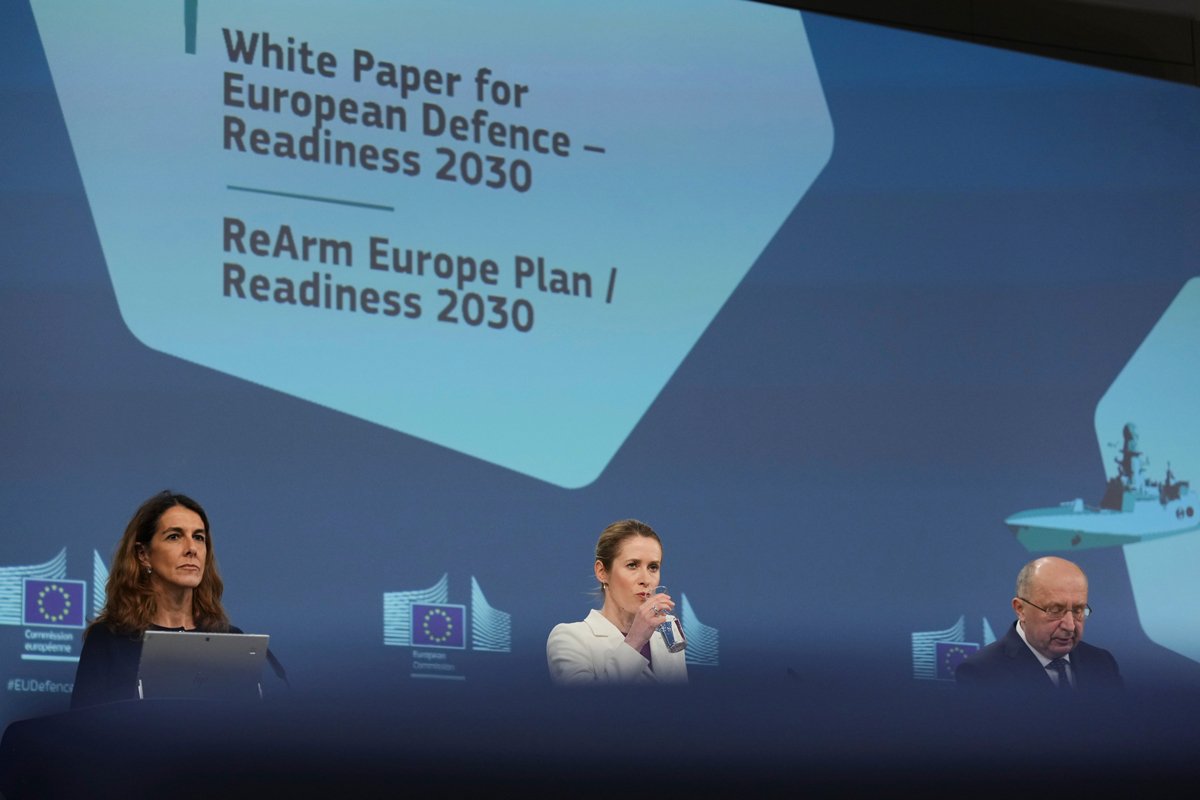 Кая Каллас и Андрюс Кубилюс на пресс-конференции по Белой книге в Брюсселе, 19 марта 2025 года. Фото: Virginia Mayo / AP Photo / Scanpix / LETA