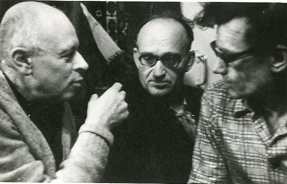 Андрей Сахаров и Кронид Любарский (справа). Проводы в эмиграцию семей Вайлей и Любарских. Фото: russiainphoto.ru / Сахаровский центр