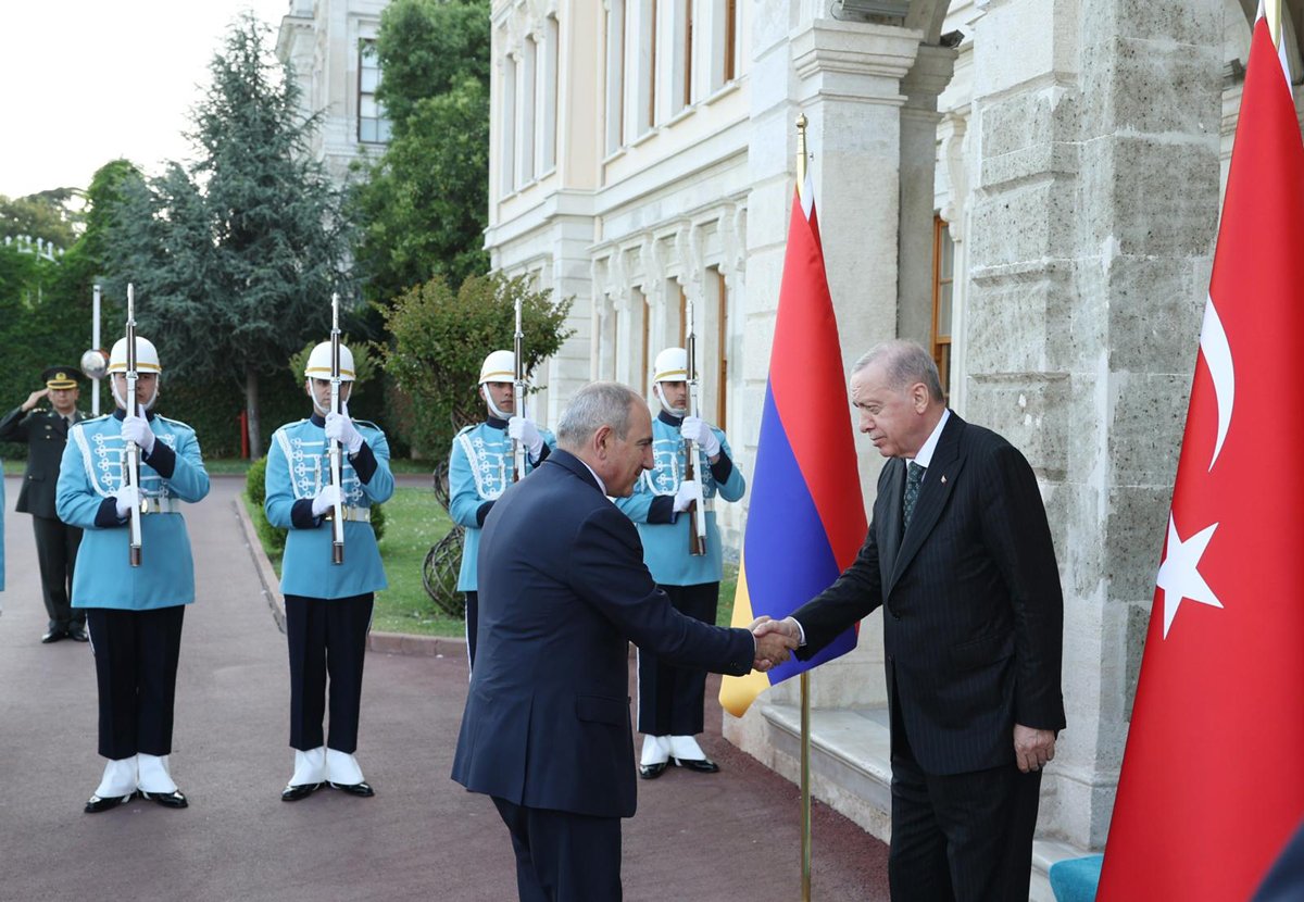 Реджеп Тайип Эрдоган принимает Никола Пашиняна в президентской резиденции Долмабахче, Стамбул, Турция, 20 июня 2025 года. Фото: Пресс-офис Президента Турции