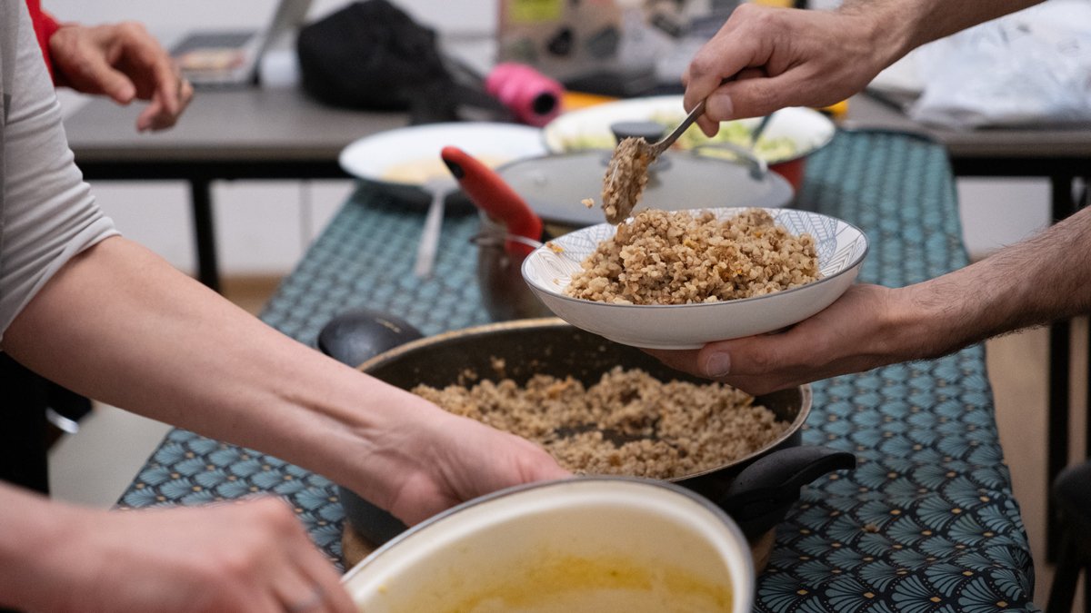 Обед для волонтеров. Фото: Дмитрий Вепрев