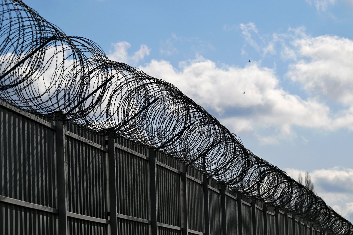 Забор исправительной колонии № 4 в Белгородской области, 9 апреля 2025 года. Фото: Евгений Разумный / Коммерсантъ / Sipa USA / Vida Press