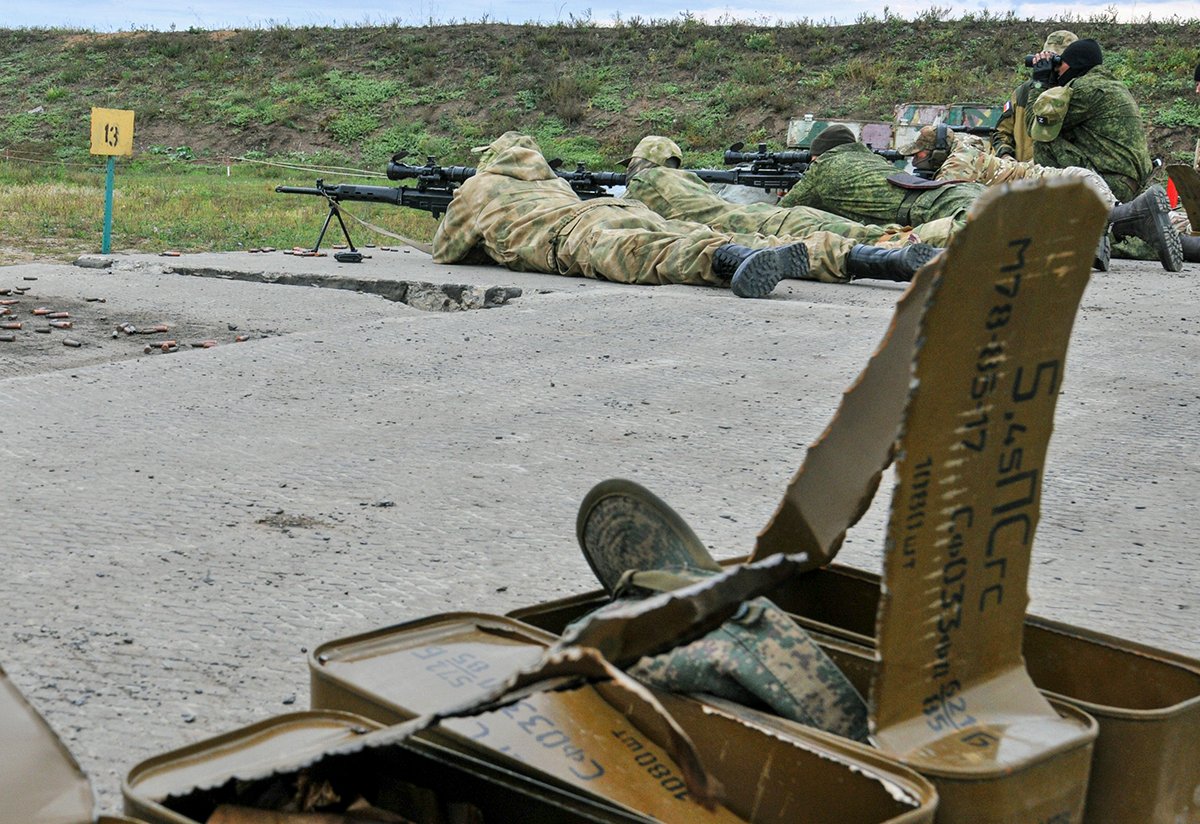 Российские призывники проходят военную подготовку на полигоне в Ростовской области на юге России, 4 октября 2022 года. Фото: Аркадий Будницкий / EPA