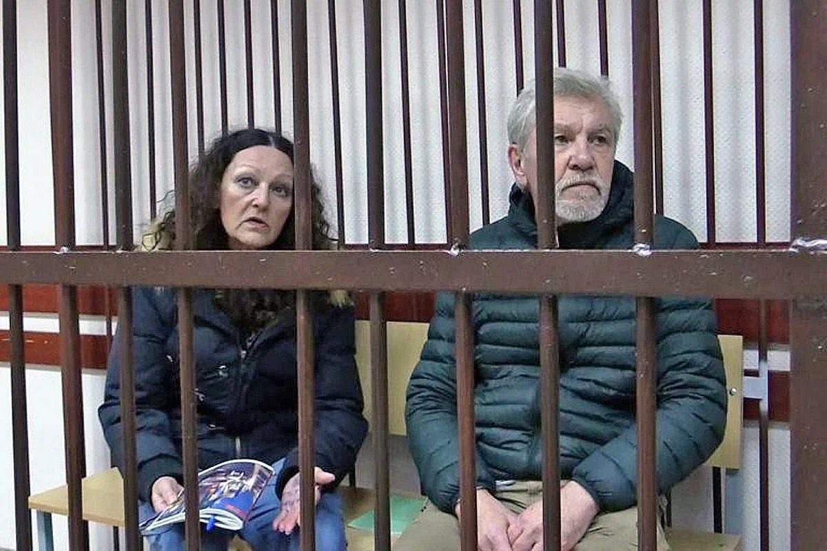 Людмила Разумова и Александр Мартынов после задержания. Фото из семейного архива /  «Новая газета»  
 6 files