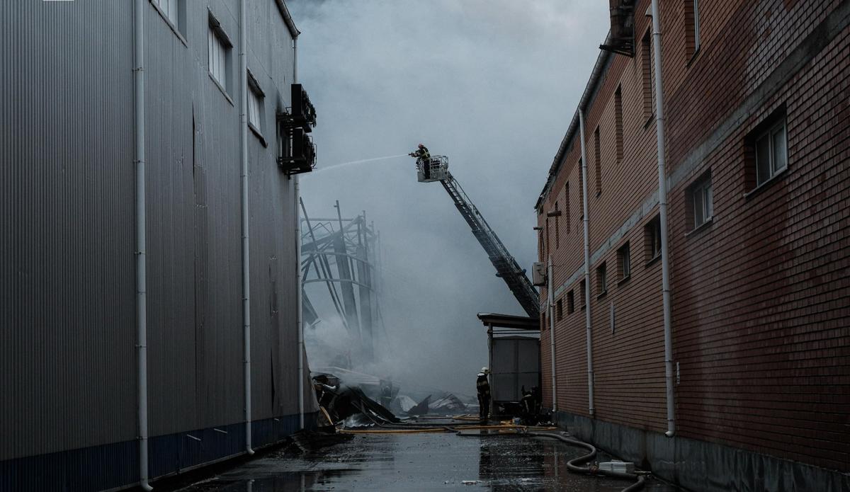 Firefighters tackle a fire caused by a Russian ballistic missile strike in Kyiv, Ukraine, 25 October 2025. Photo: State Emergency Service of Ukraine
