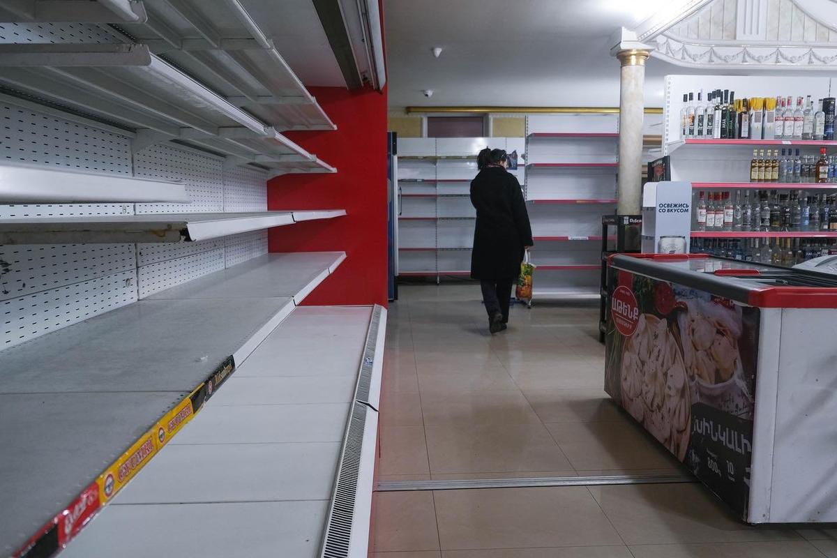 Магазин продуктов в Степанакерте. Фото: Ani Balayan