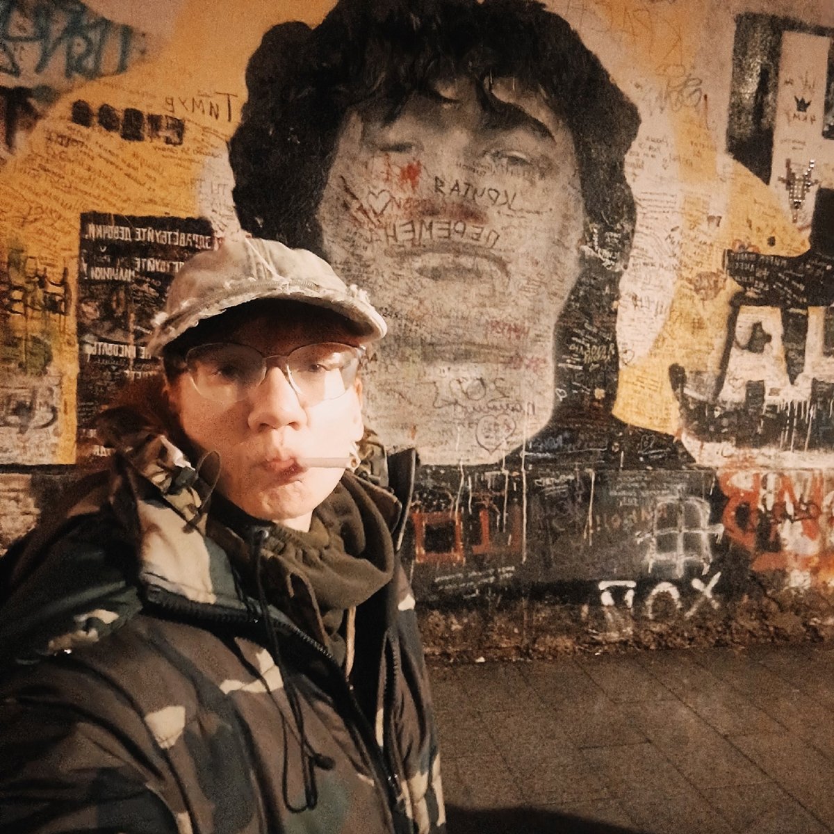 Евгения Бильченко у стены Цоя. Фото с личной страницы в VK .