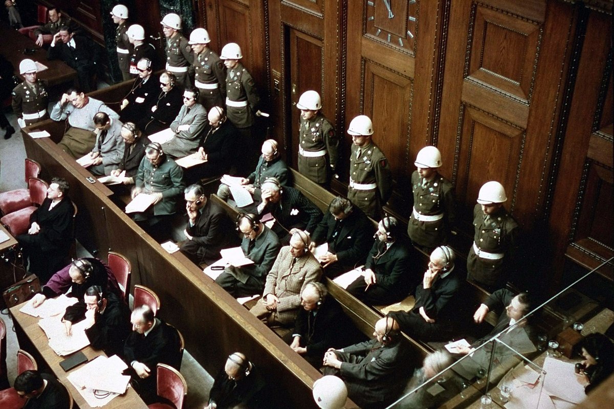 Вид на обвиняемых на скамье подсудимых во время процесса Международного военного трибунала над военными преступниками в Нюрнберге, Германия, ноябрь 1945 года. Фото: Raymond D’Addario / U.S. Army
