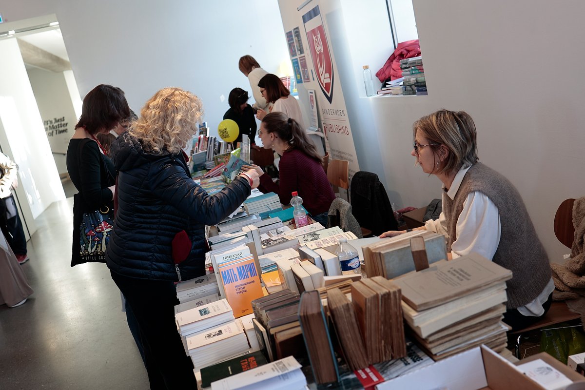 Посетители ярмарки. Фото Василия Крестьянинова