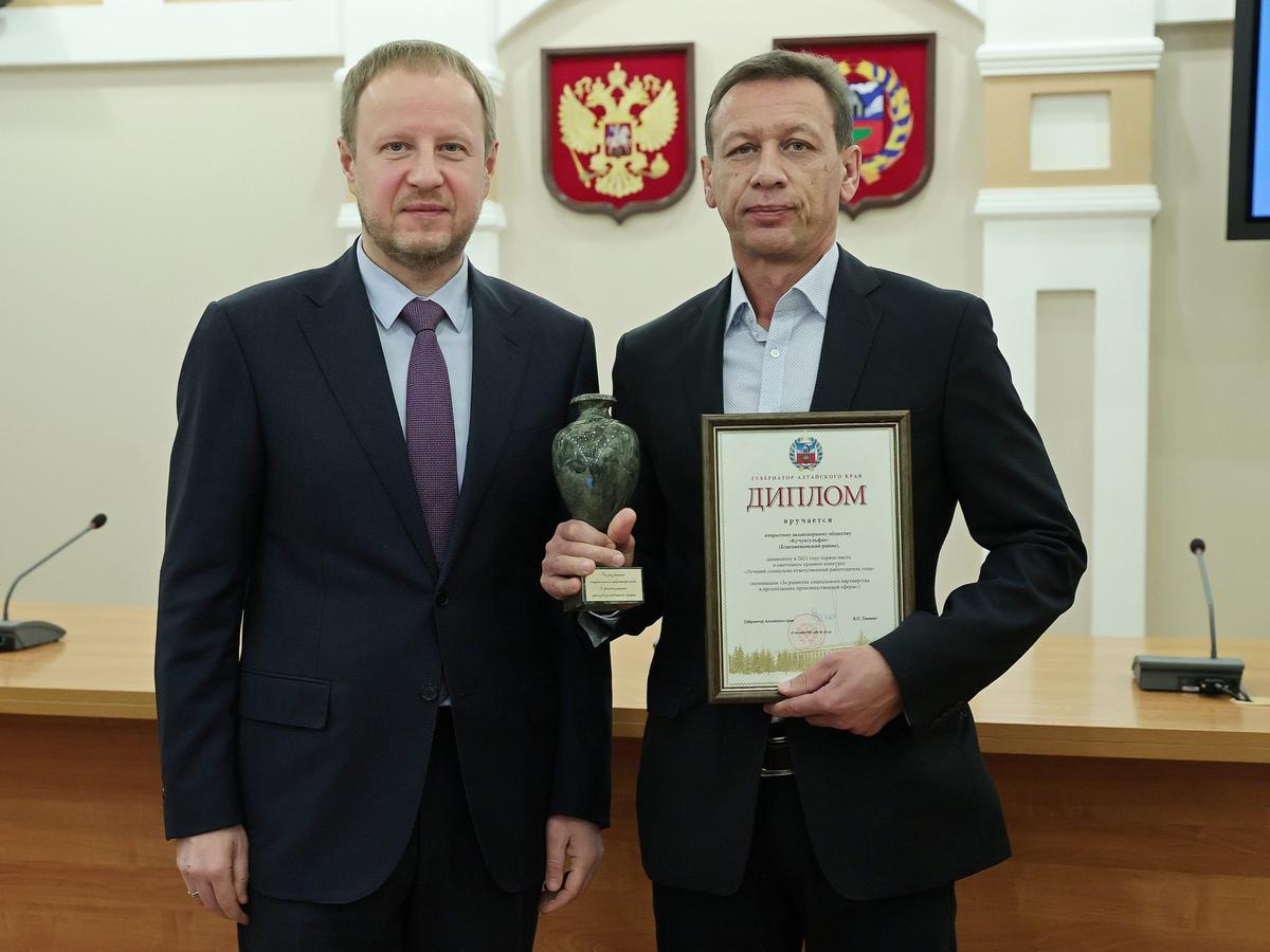 Василий Гамаюнов (справа). Фото: Антон Федотов / пресс-служба Правительства Алтайского края / Кучуксульфат