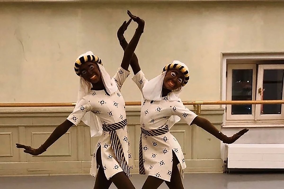 Балерины Большого театра в гриме для спектакля «Баядерка». Фото: instagram.com/mistyonpointe