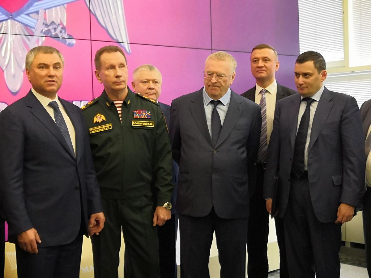 Вячеслав Володин, Виктор Золотов, Владимир Жириновский и Александр Хинштейн на открытии выставки об истории Росгвардии в Госдуме. Фото: Сайт Александра Хинштейна