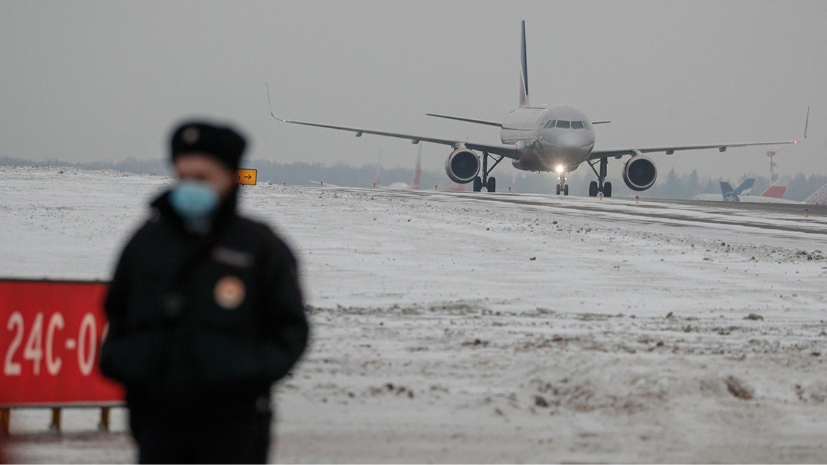 Обшивку срывает во время полета