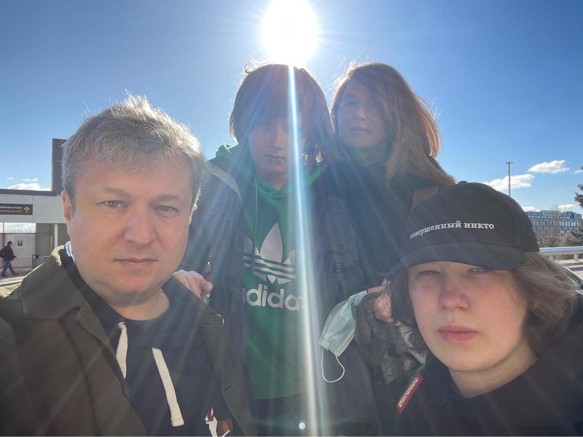 Семья Антона Долина. Фото: Facebook