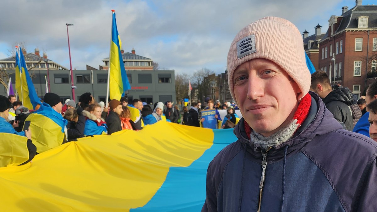 Алексей Никитин на митинге в первую годовщину полномасштабного вторжения России в Украину, Амстердам, 24 февраля 2023 года. Фото из личного архива героя