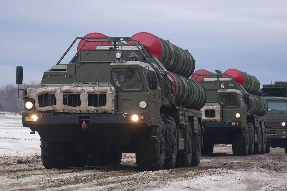 ЗРК С-400 и «Панцирь-С» на российско-белорусских учениях около украинской границы в Беларуси, 9 февраля 2022 года.
Фото: Минобороны Беларуси / Anadolu Agency / Getty Images