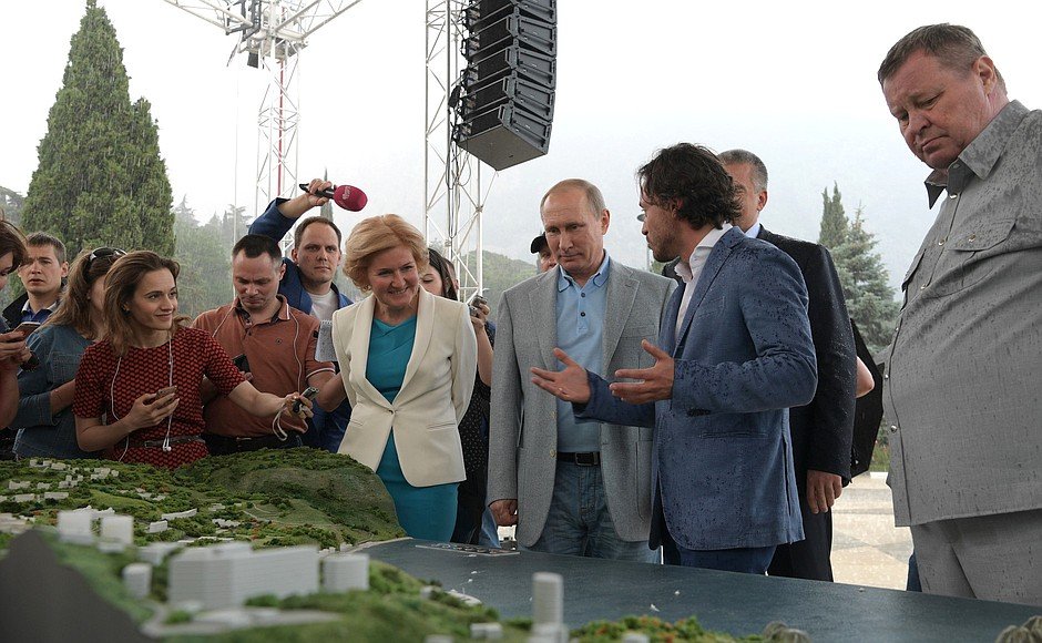 Владимир Путин в лагере «Артек». Фото: Wikimedia Commons , CC BY 4.0