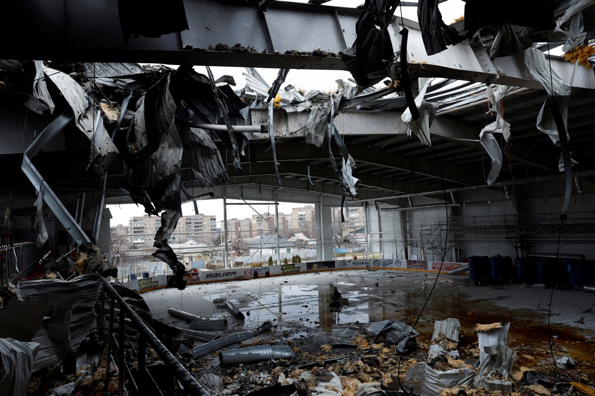 Ледовая арена, разрушенная в результате ракетного удара, в Дружковке, 4 января 2023 года. Фото: Clodagh Kilcoyne / Reuters / Scanpix / LETA