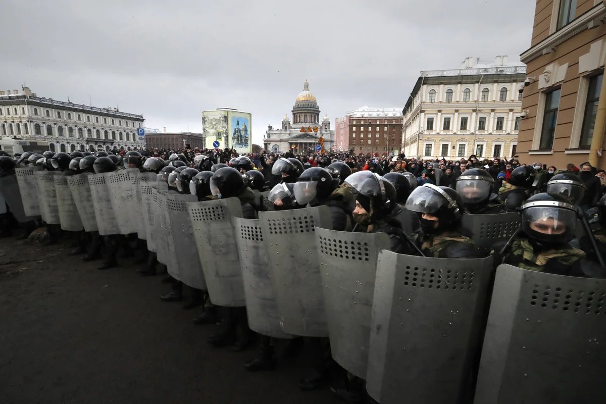 Police officers during a demonstration in support of Alexey Navalny in St. Petersburg, 31 January 2021. Photo: Anatoly Maltsev / EPA-EFE
