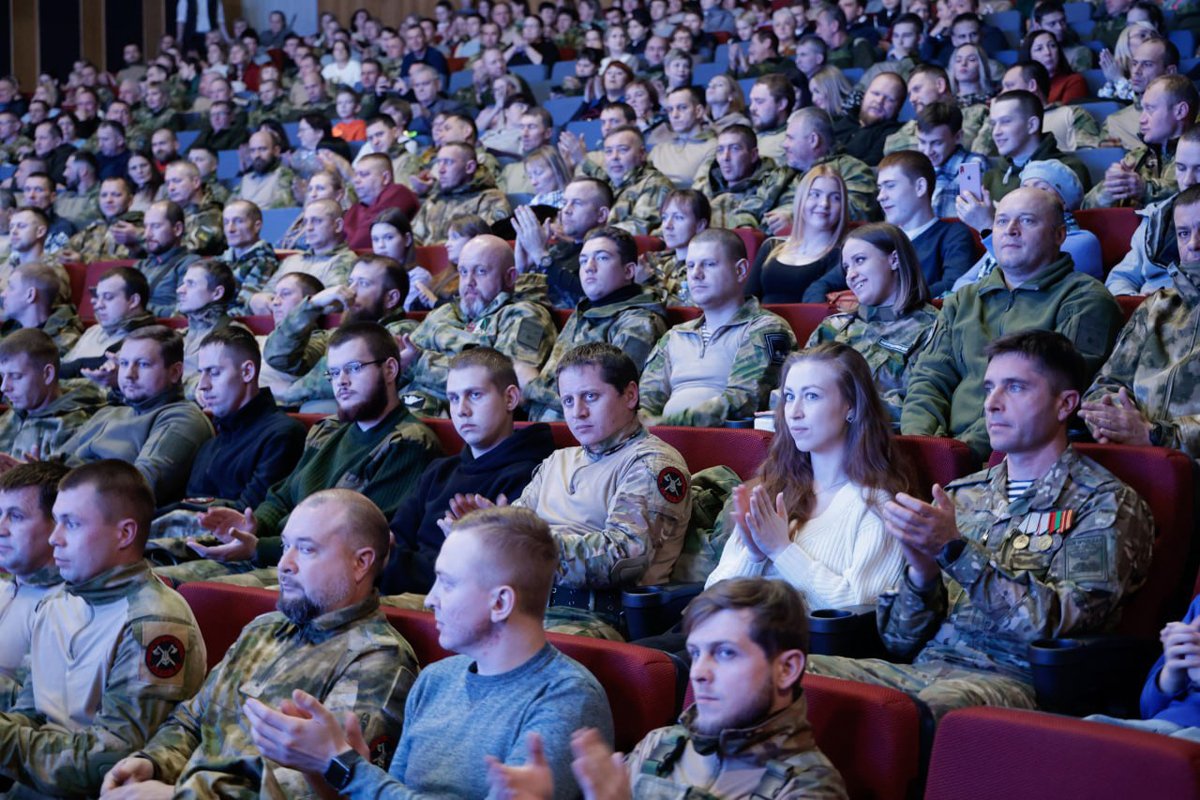 Военные на церемонии награждения бойцов самообороны Белгородской области, 14 декабря 2023 года. Фото из телеграм-канала губернатора области
