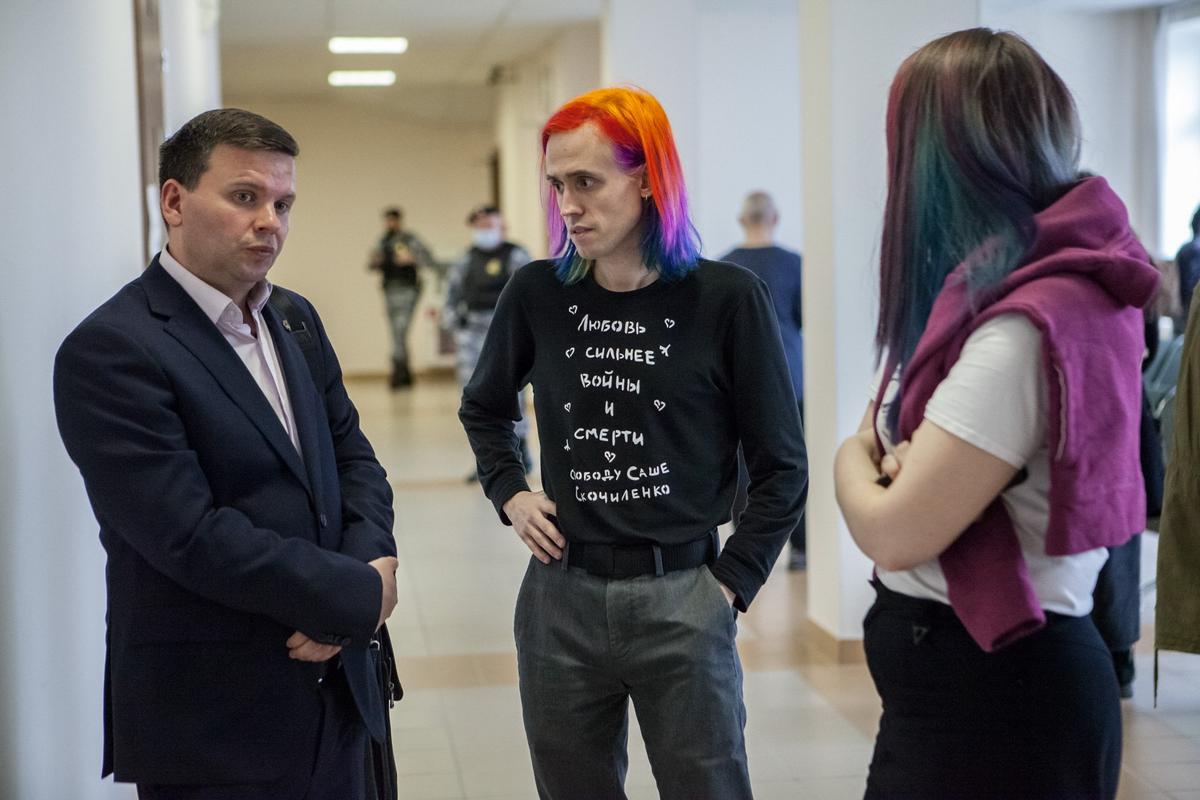 Dmitriy Gerasimov (left) and Aleksey Belozerov (centre) in the court. Photo by Elena Rodina special for Novaya Gazeta. Europe