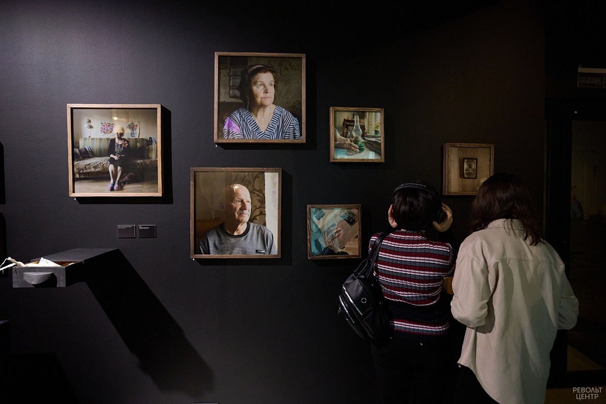 Выставка в Револьт-центре