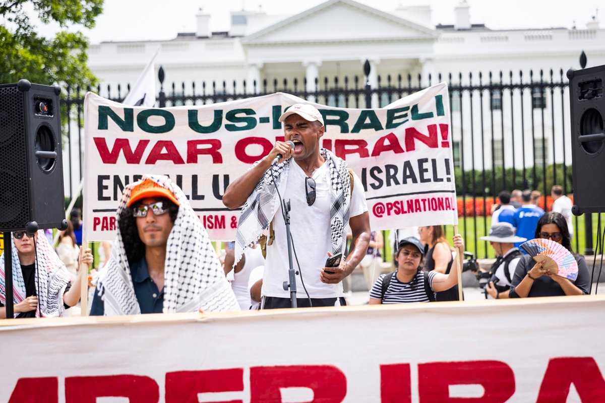 Митинг у Белого дома. Фото: Jim Lo Scalzo / EPA