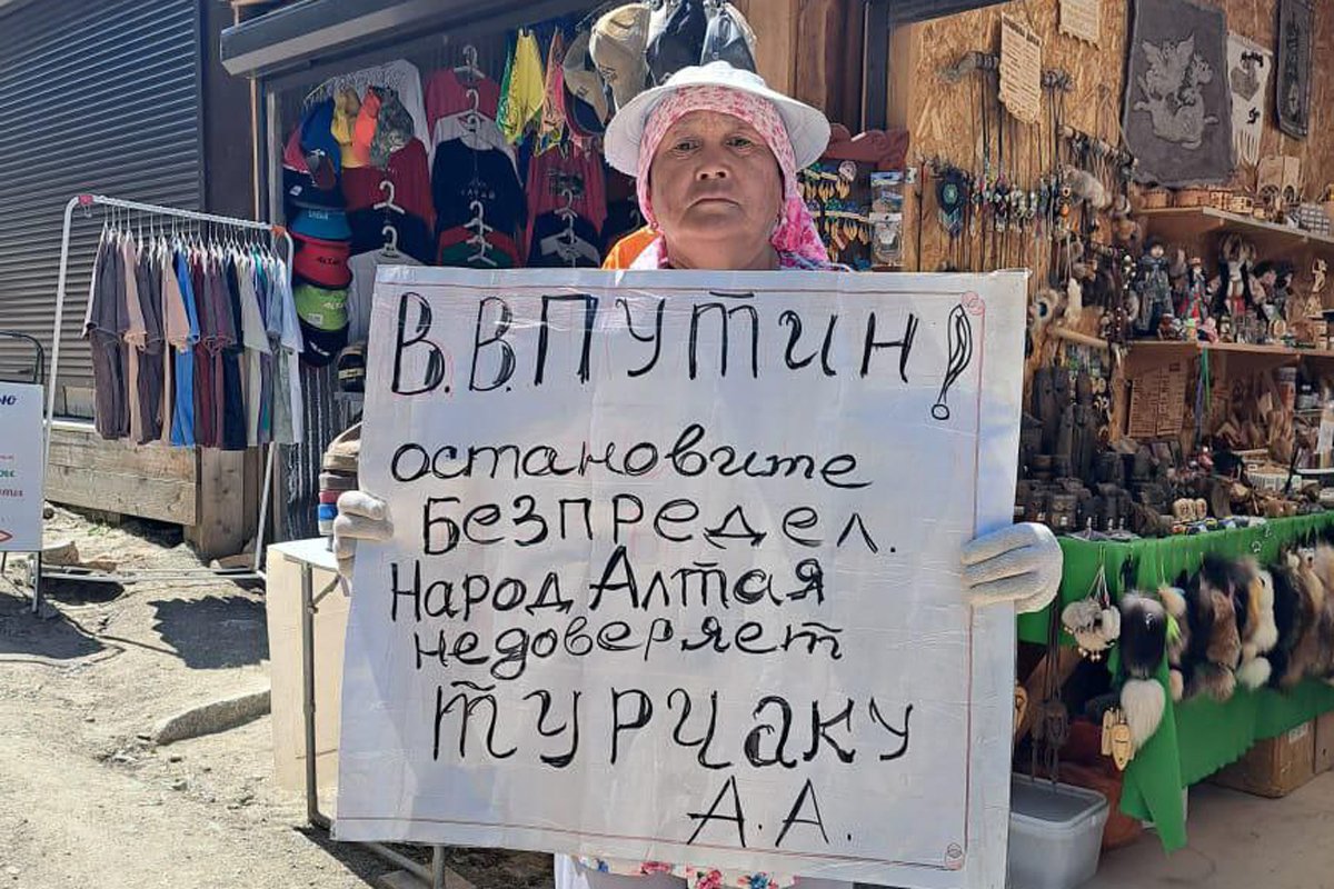 Одиночный пикет против Турчака. Фото: Аруна Арна / Telegram