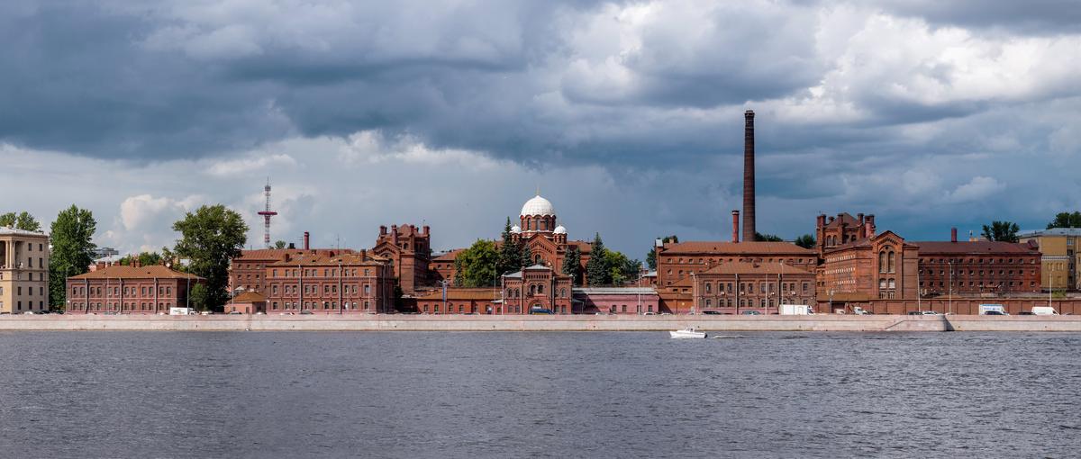 Вид на «Кресты». Фото: Wikimedia Commons , CC BY-SA 4.0