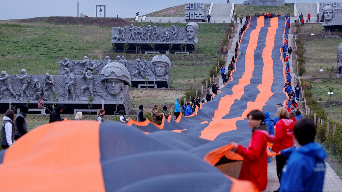 Оккупируя историю