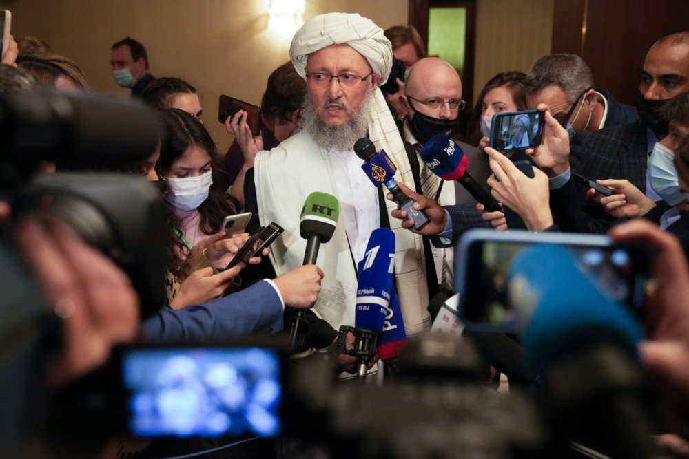 Taliban official Abdul Salam Hanafi speaks to media during talks involving Afghan representatives in Moscow, Russia, 20 October 2021. Photo: EPA-EFE/ALEXANDER ZEMLIANICHENKO / POOL