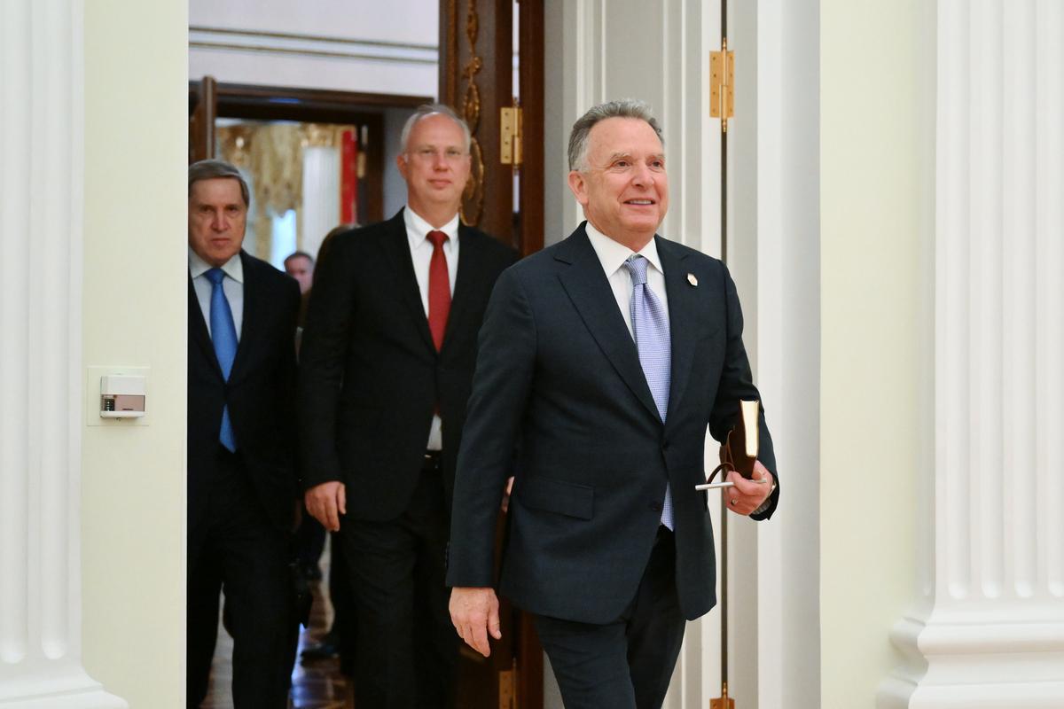 Steve Witkoff (R), accompanied by Russian Direct Investment Fund CEO Kirill Dmitriev (C) and Putin aide Yury Ushakov in Moscow, 25 April 2025. Photo: EPA / KRISTINA KORMILITSYNA