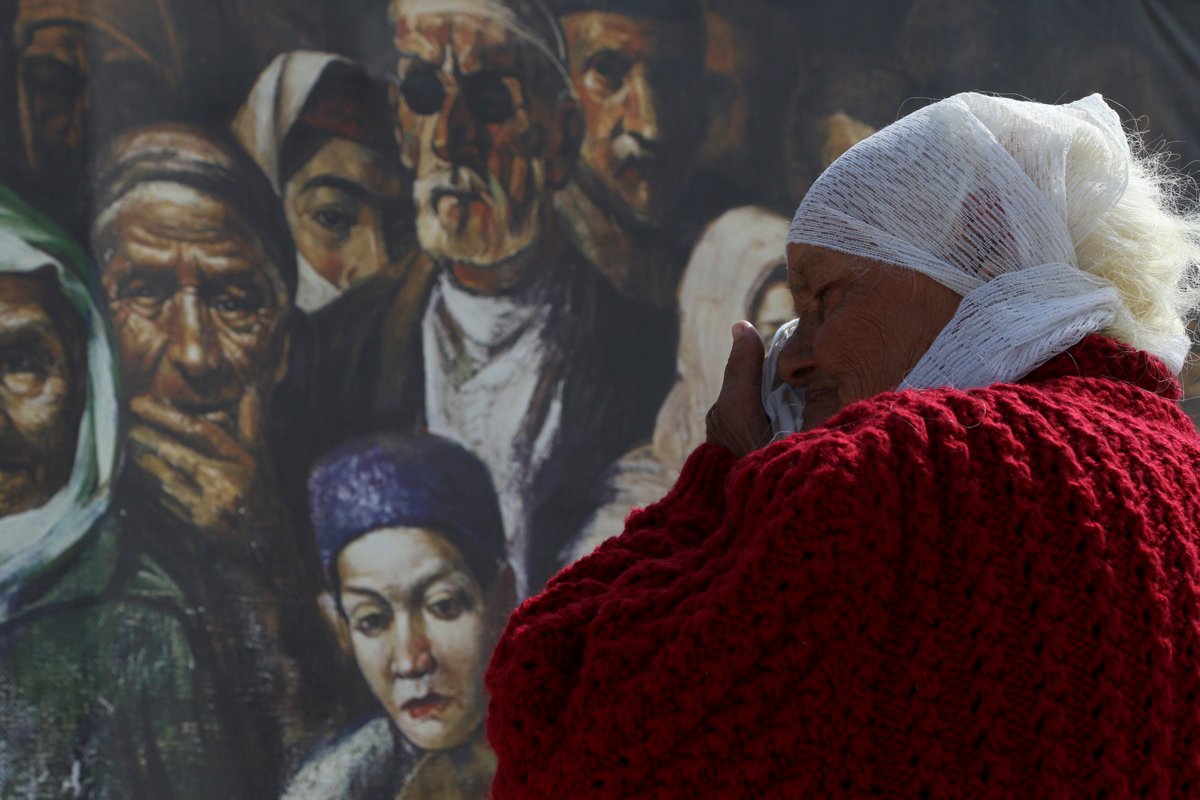 Участница акции, приуроченной к годовщине депортации крымских татар в Среднюю Азию, село Сирень, Бахчисарайский район, Крым, 18 мая 2018 года. Фото: Pavel Rebrov / Reuters / Scanpix / LETA