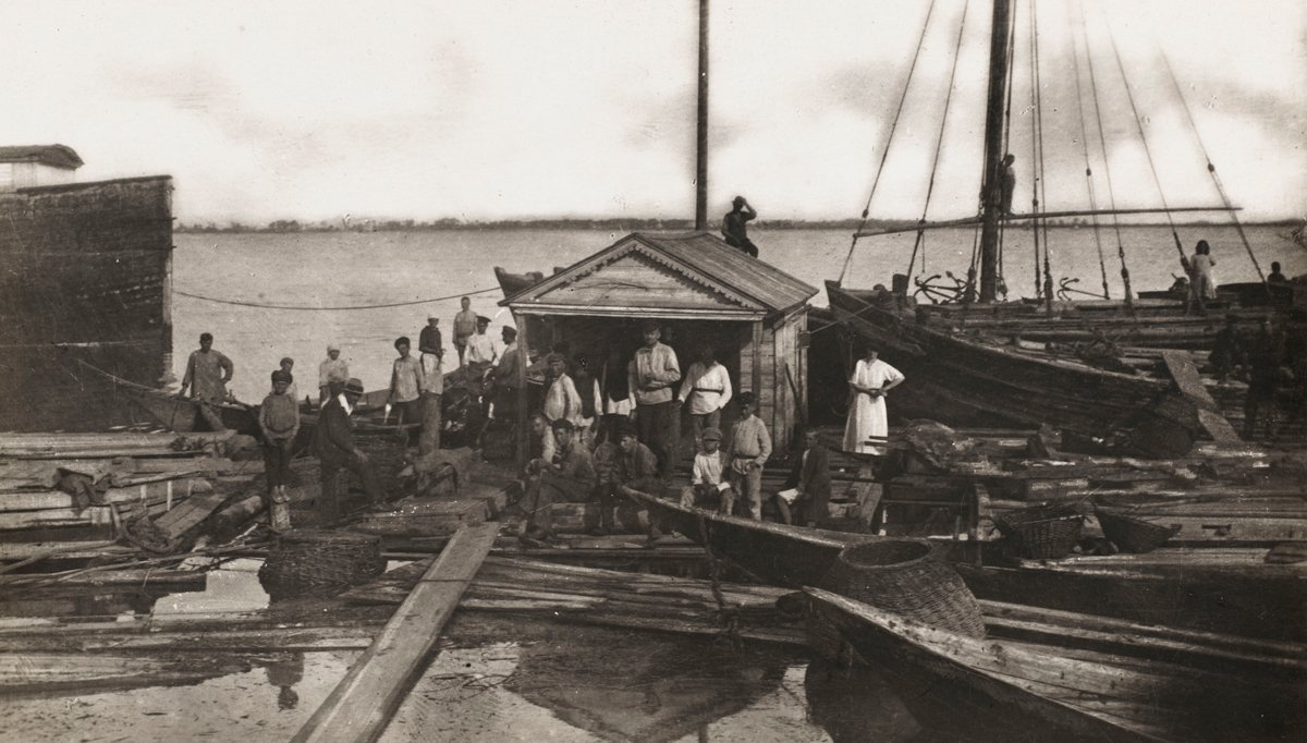 Рыбаки на берегу Волги в Царицыне, начало 20 века. Фото: John Massey Stewart / Mary Evans / Scanpix / LETA