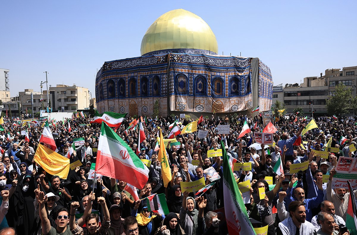Иранцы во время антиизраильского митинга в Тегеране, Иран, 20 июня 2025 года. Фото: Abedin Taherkenareh / EPA-EFE