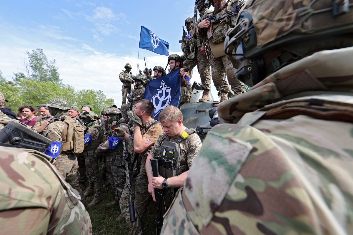Бойцы Русского добровольческого корпуса (РДК) на брифинге возле российско-украинской границы, 24 мая 2023 года. Фото: Vyacheslav Madiyevskyy / Ukrinform / Abaca / Sipa USA / Vida Press