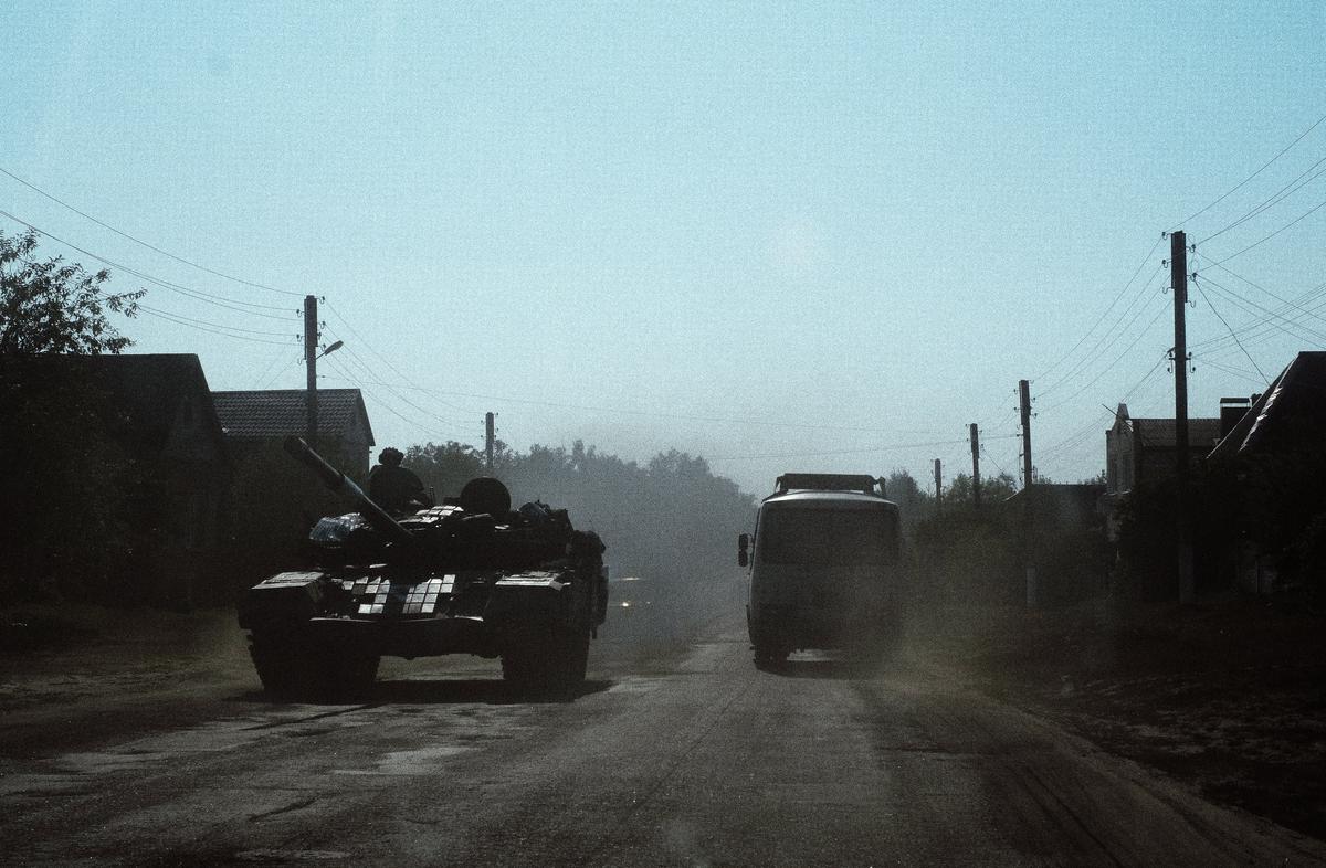 A Ukrainian tank in the Sumy region village of Yunakivka, near the Ukrainian border with Russia, 18 August 2024. Photo: EPA-EFE / GEORGE IVANCHENKO