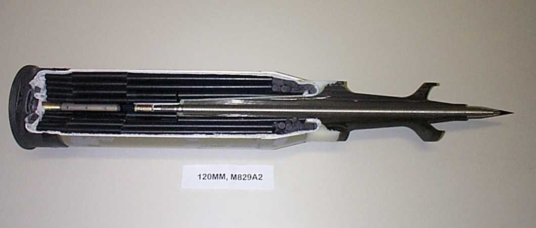 Макет снаряда M829A2 США в разрезе. Фото: Wikimedia Commons