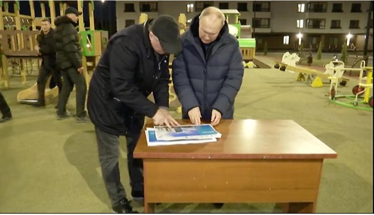 Владимир Путин и Марат Хуснуллин в Мариуполе. Фото: Сайт Президента России