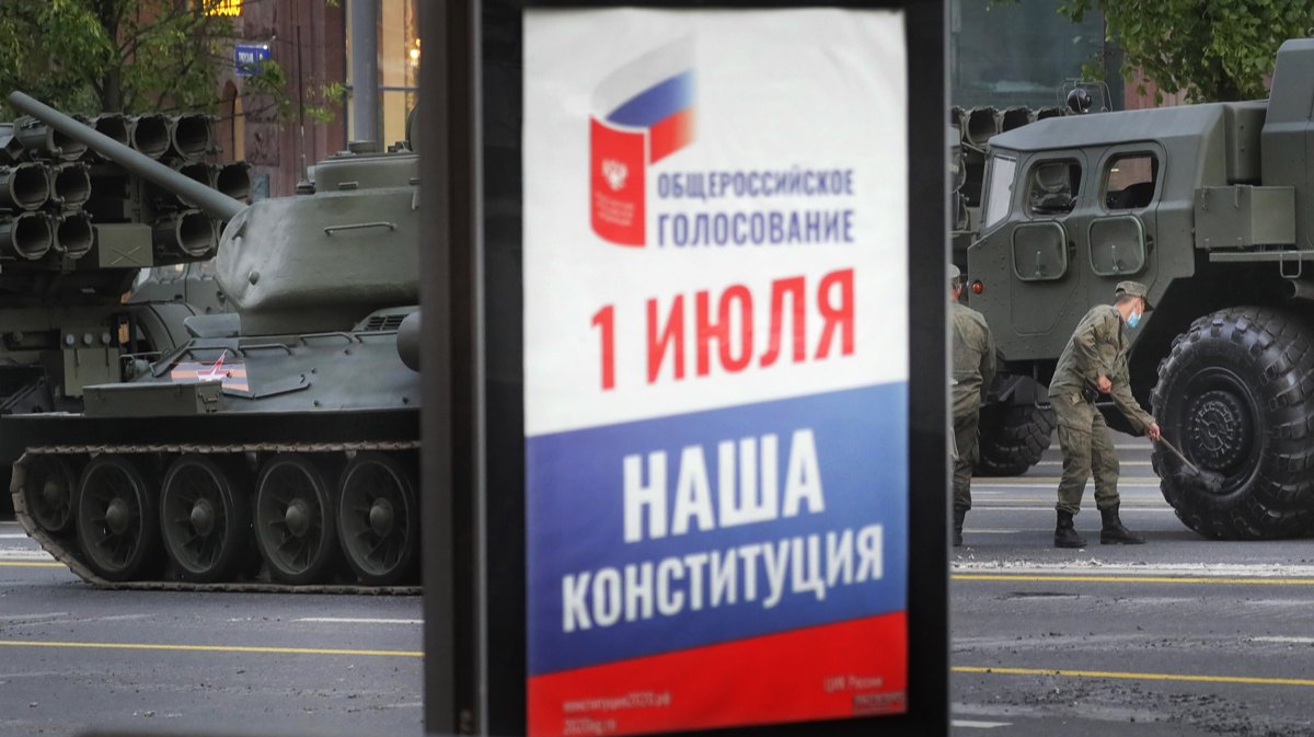 Сила права и право силы: к пятилетию конституционного переворота