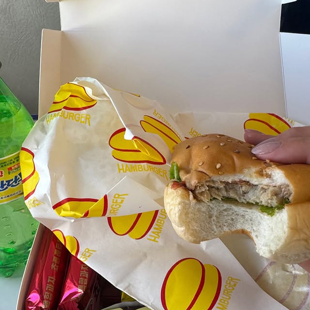 Бургер, который придумал вождь чучхе. Фото Дарьи Зубковой