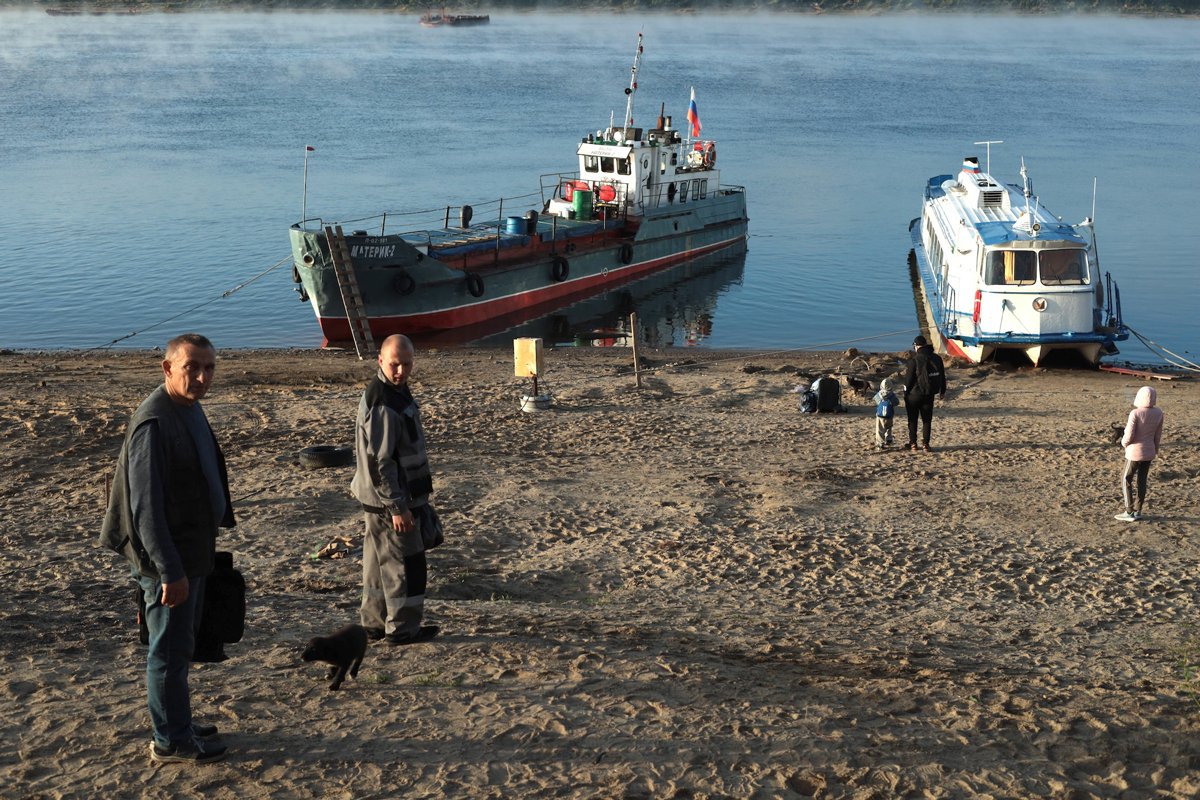 Катер курсирующий между Усинском и Усть-Лыжей. Фото: Юлия Куликова / «Ветер»